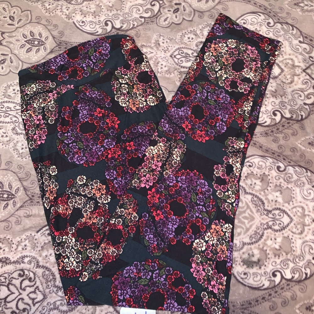 Lularoe TC2 Floral Skulls Leggings